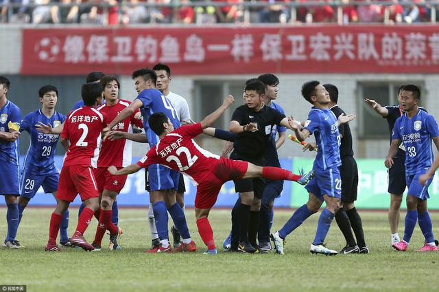 ”“那不勒斯有意激活板仓滉的1500万欧解约金条款，但是球员有身体方面的问题。