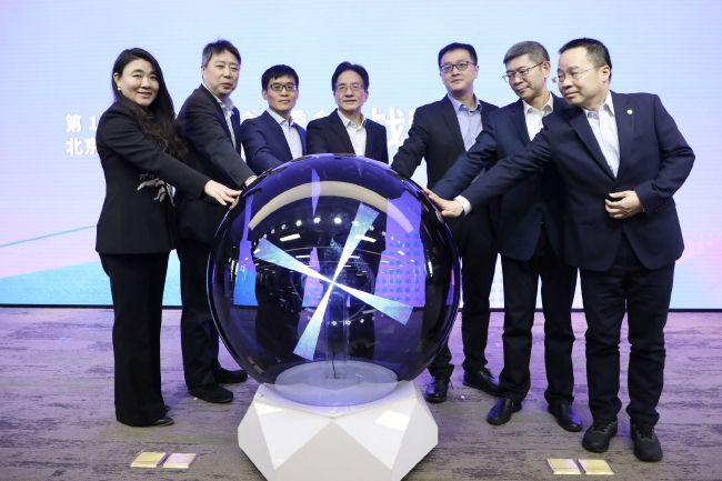 卢克-肖、马奎尔以及利桑德罗-马丁内斯的缺阵给了埃文斯机会，他在本赛季的出场次数已经追平了上赛季在莱斯特城的出场次数，并且他在这些比赛中的表现都非常出色。